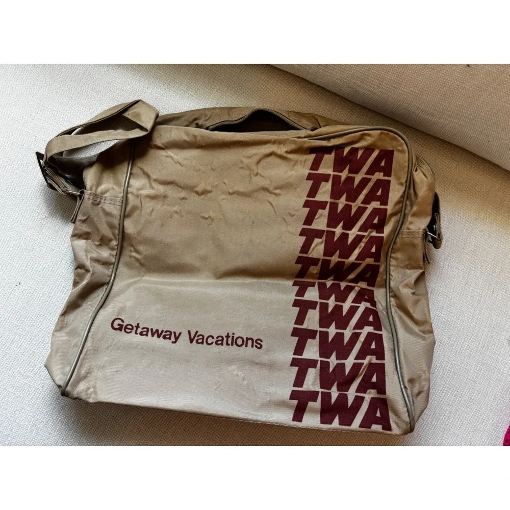 Vintage TWA Getaway Vacations Flight Bag Tan Canvas Messenger Retro Airline 70s